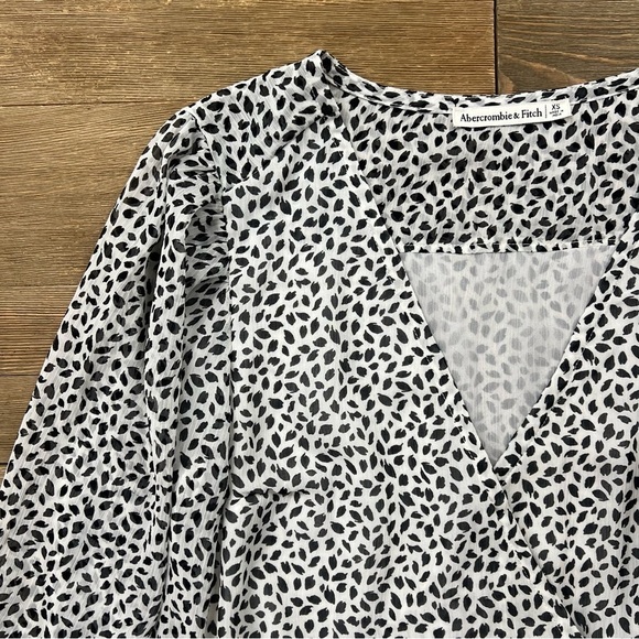 A&F Wrap Blouse - Picture 3 of 8